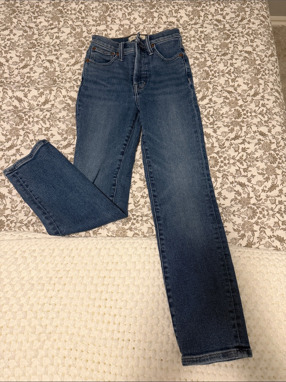Madewell High-Rise Straight Jeans in Dark Blue Wash
